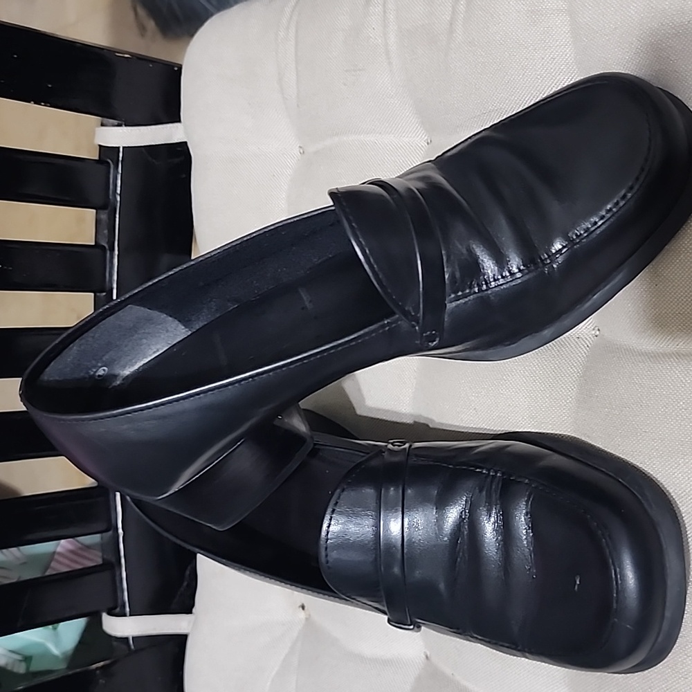 Bandolino Women's Sleek Black Slip-On Loafers